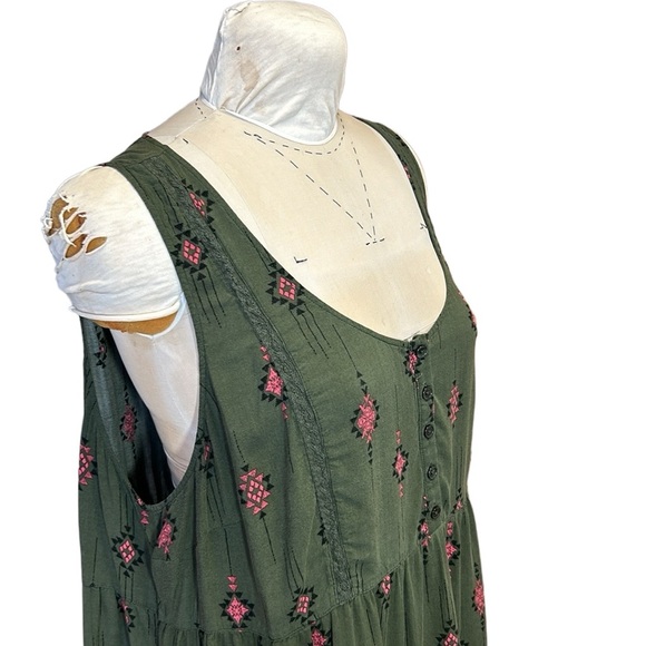 TORRID Challis Tiered Tunic Tank in Ikat Buttons Scoop Neck Tribal Bohemian 3 - Picture 9 of 16